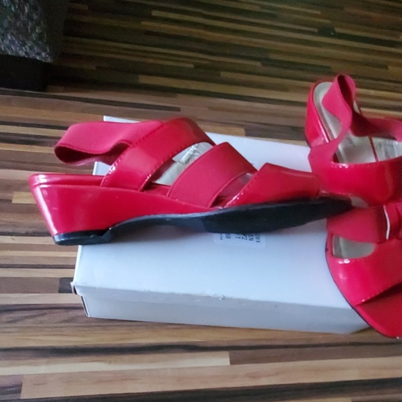 Shoes - Picture 4 of 4